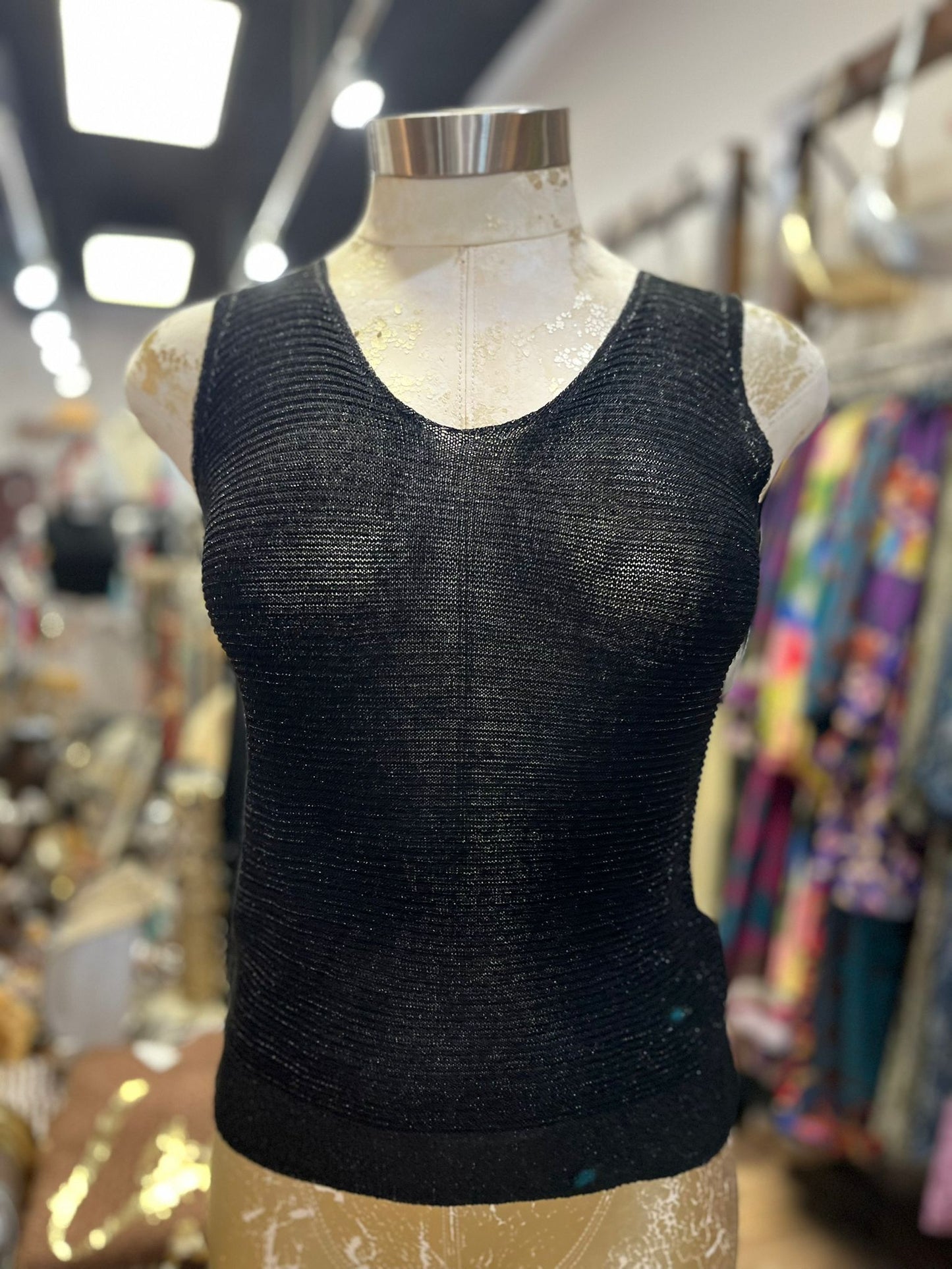 SLEEVELESS TOP