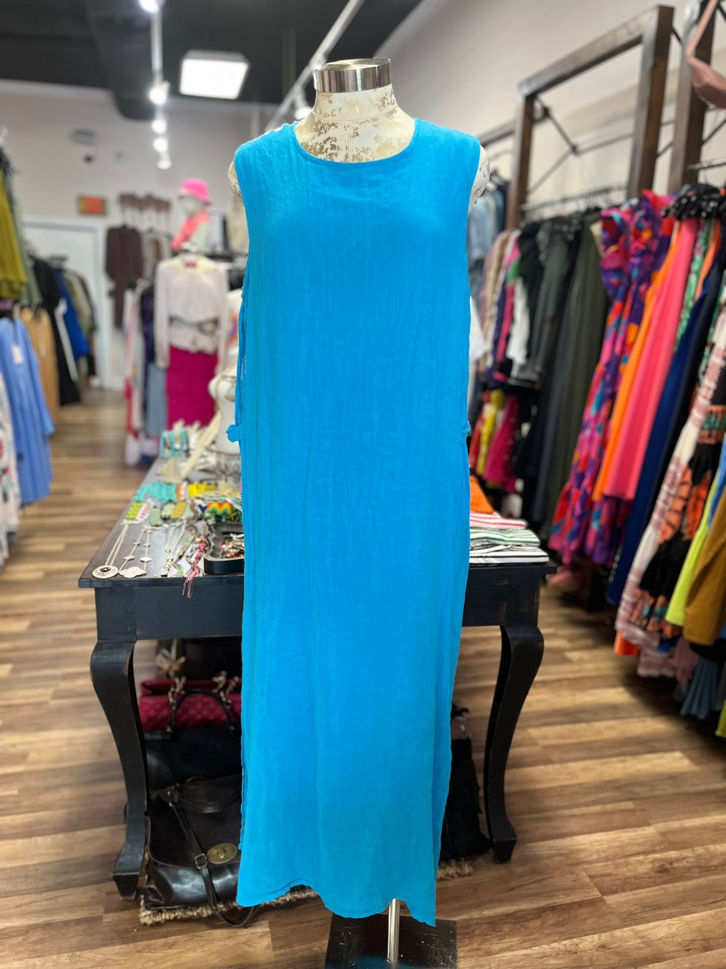 LONG SINGLE COLORED DRESS