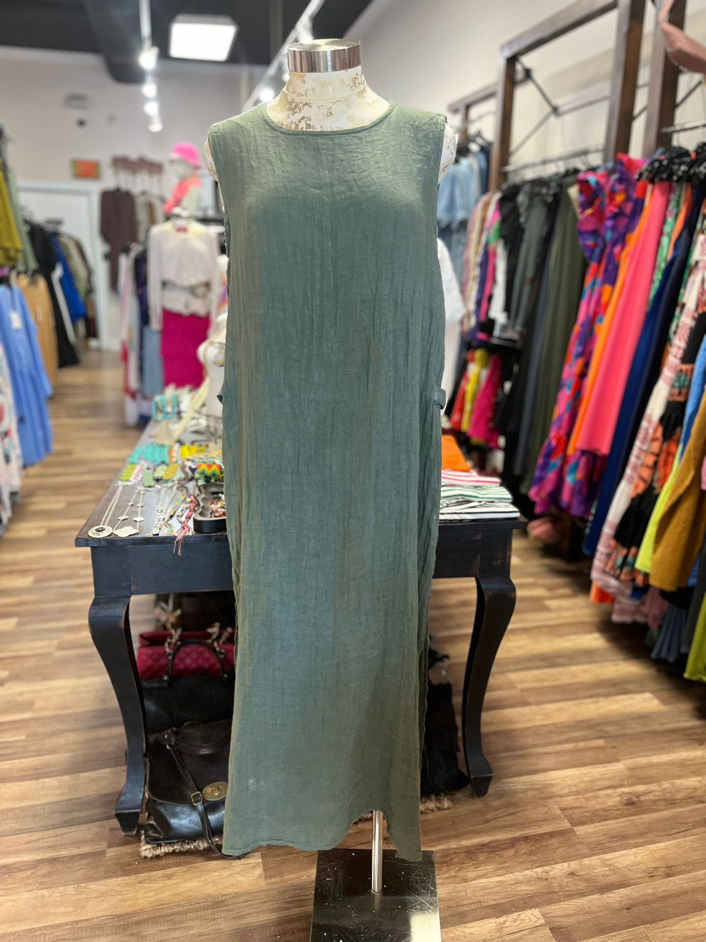 LONG SINGLE COLORED DRESS