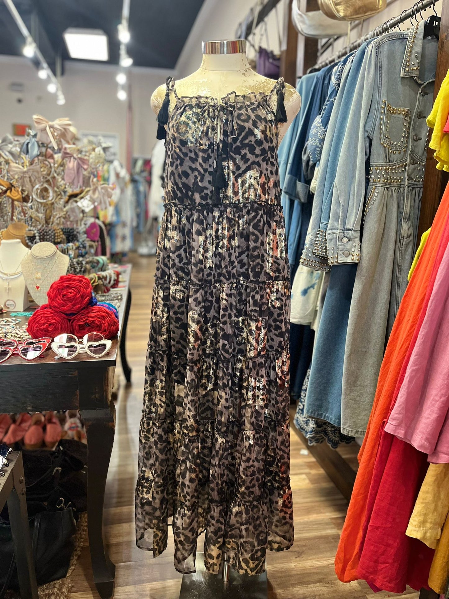 SLEVELESS BLACK DRESS ANIMAL PATTERN