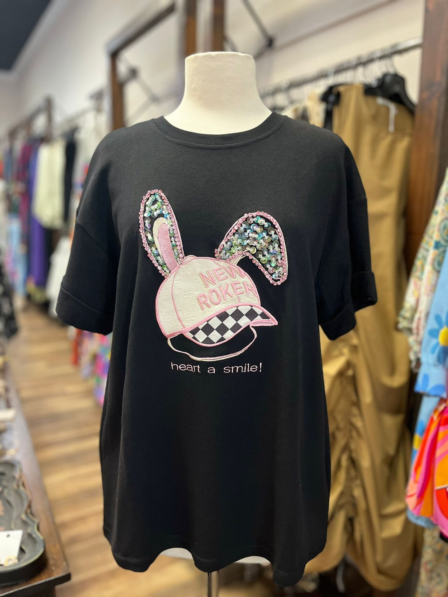 BUNNY HAT T-SHIRT