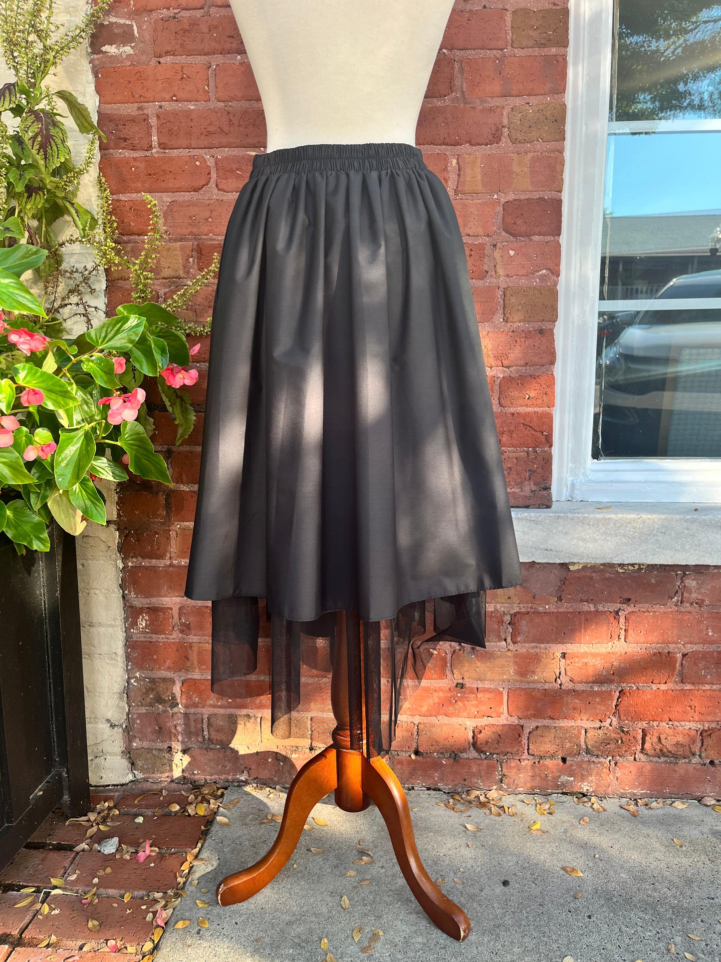 BLACK SKIRT