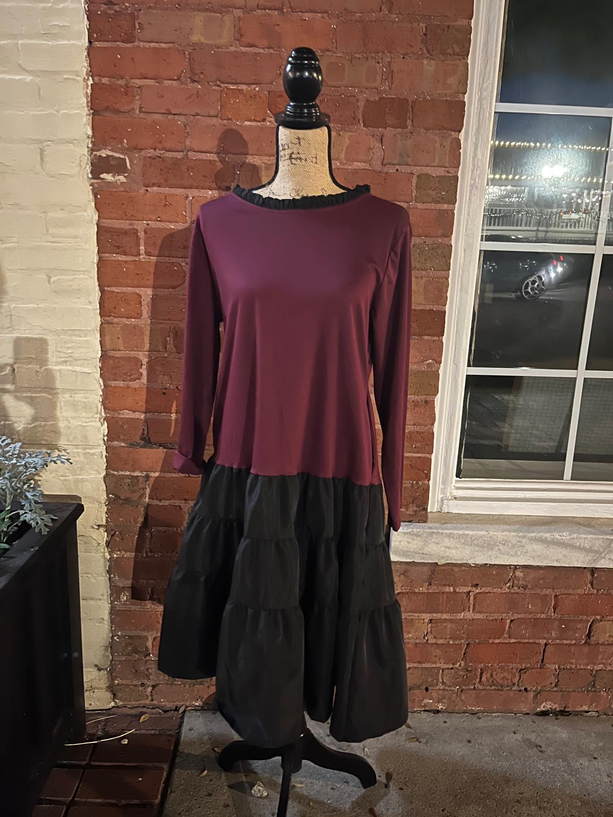 LONG DRESS WITH BLACK "SKIRT" AND POCKETS
