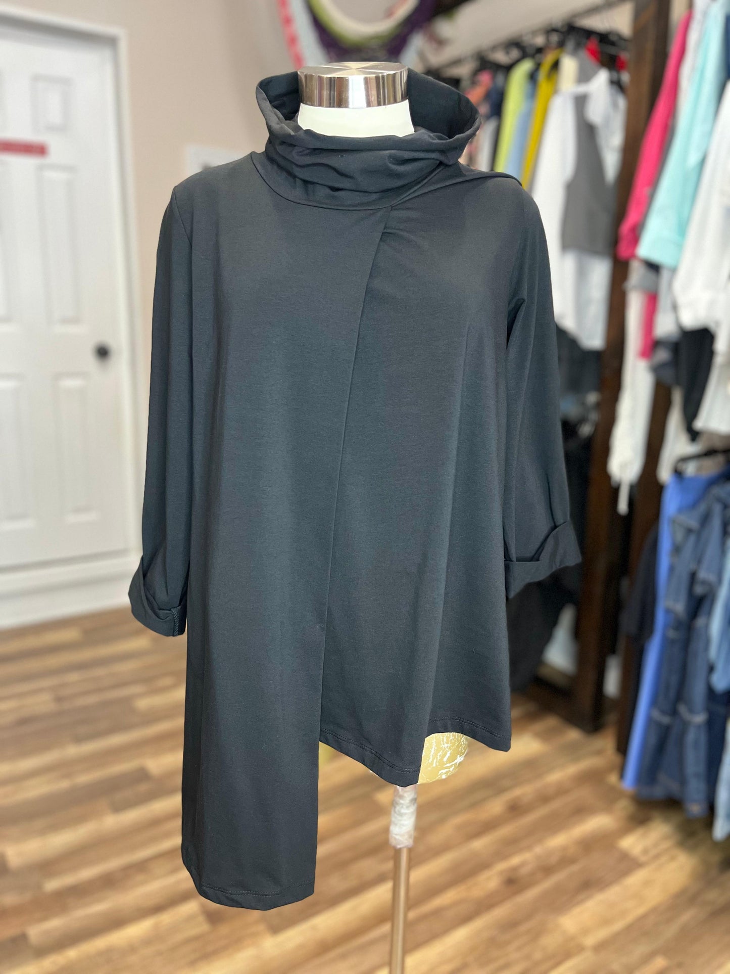 TURTLE NECK BLACK BLOUSE LONG SLEEVES