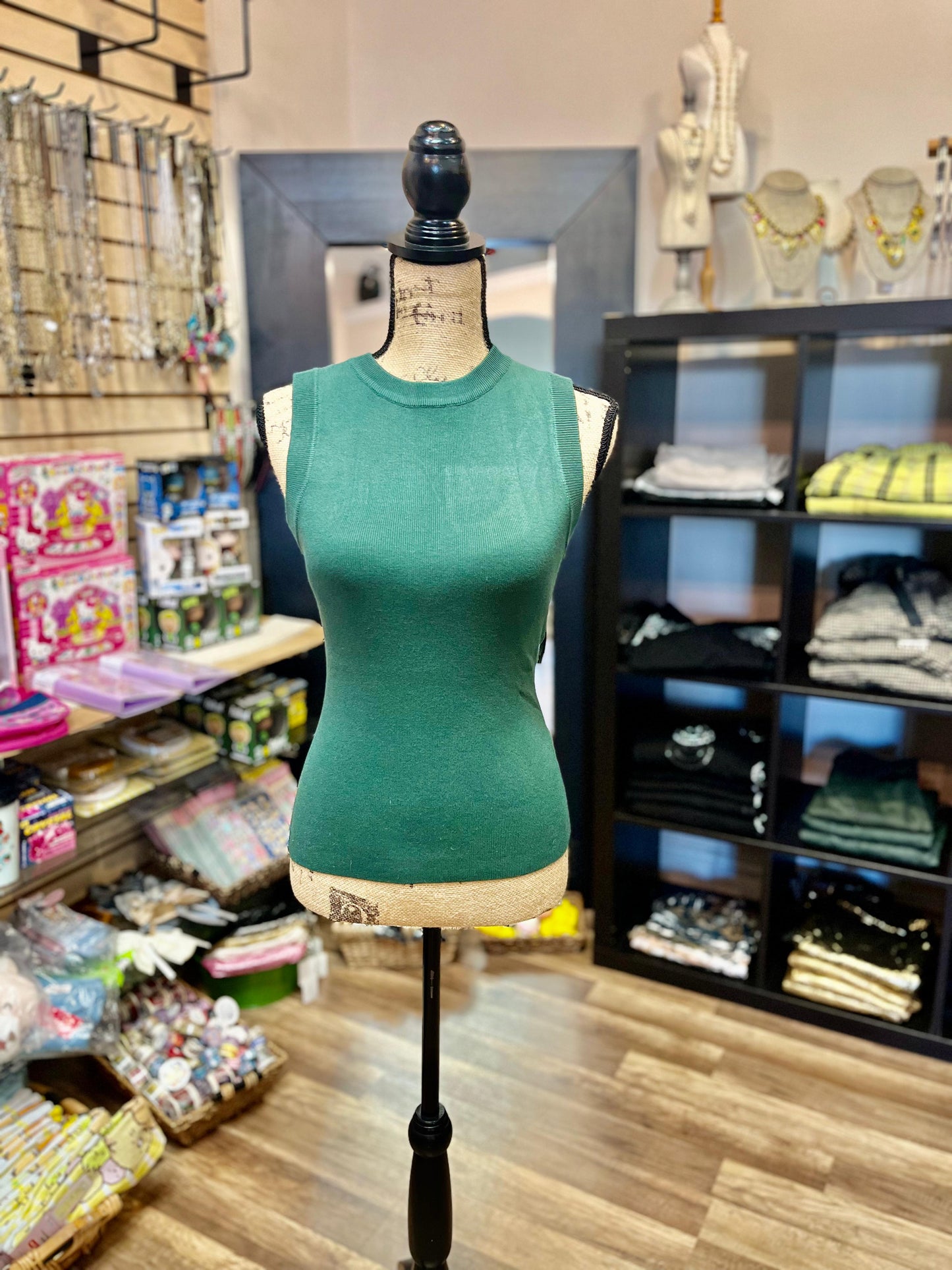 SLEEVELESS ROUND NECK TOP