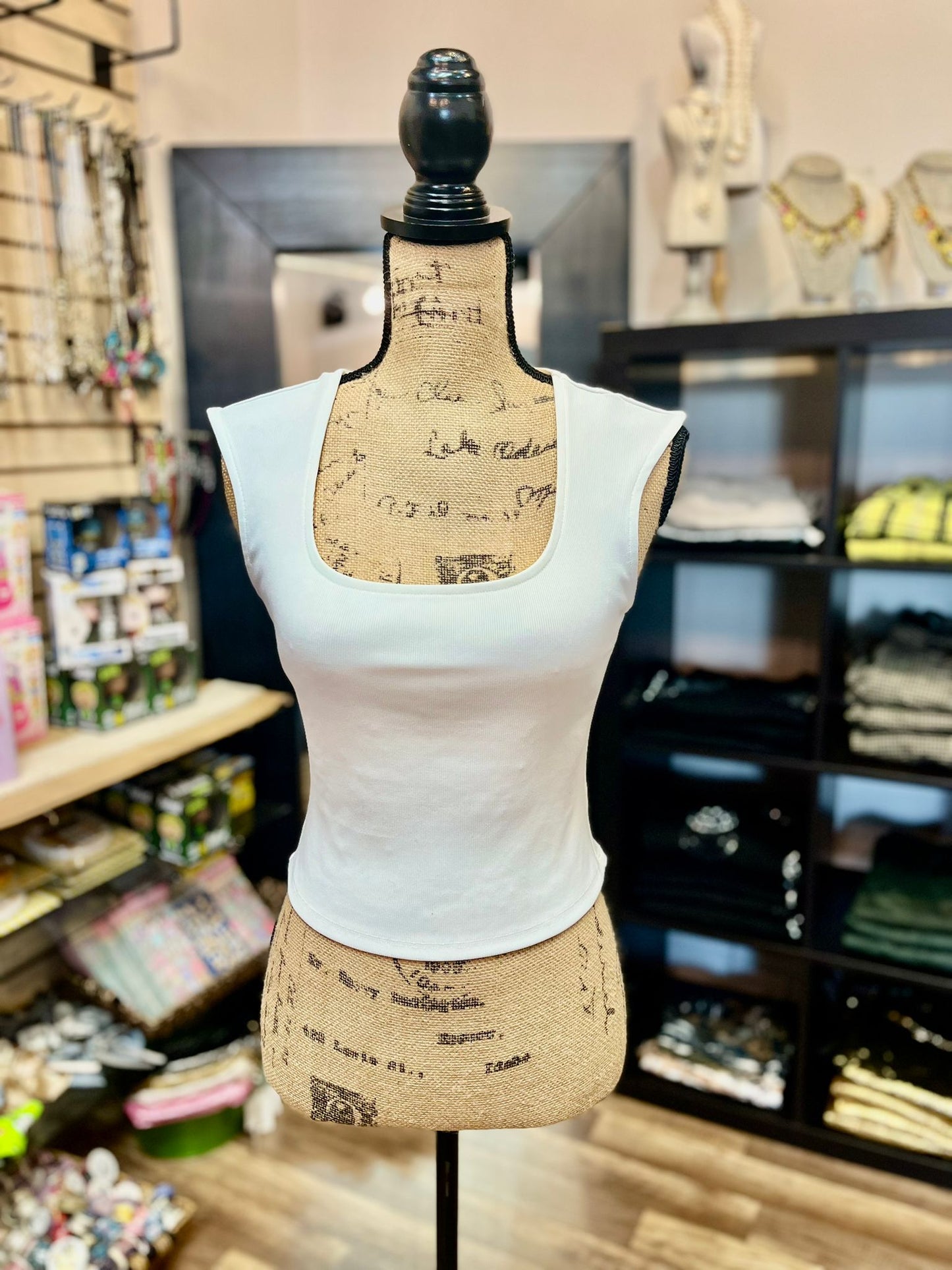 SCOOP NECK CROP TOP