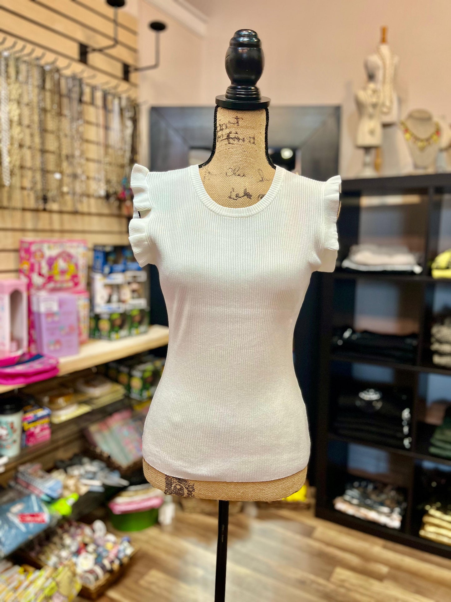 RUFFLE SLEEVLESS KNIT TOP