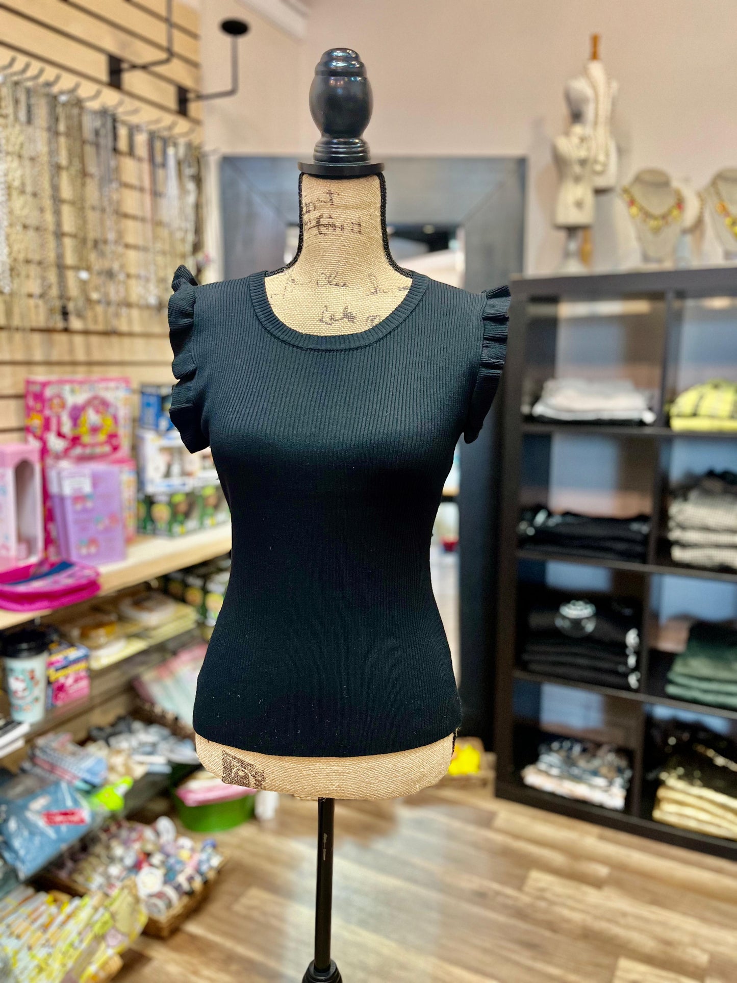 RUFFLE SLEEVLESS KNIT TOP