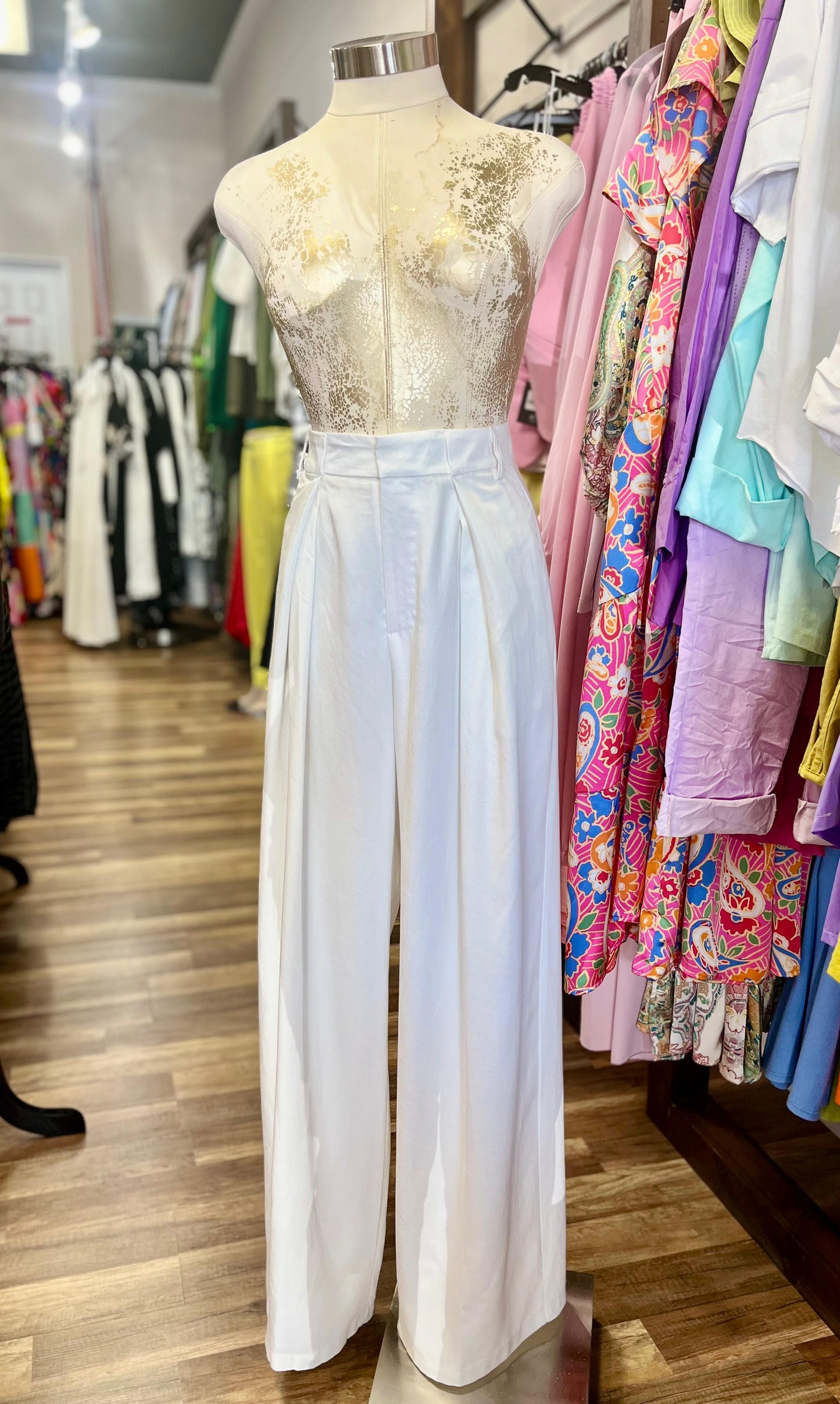 white Pleated Pant