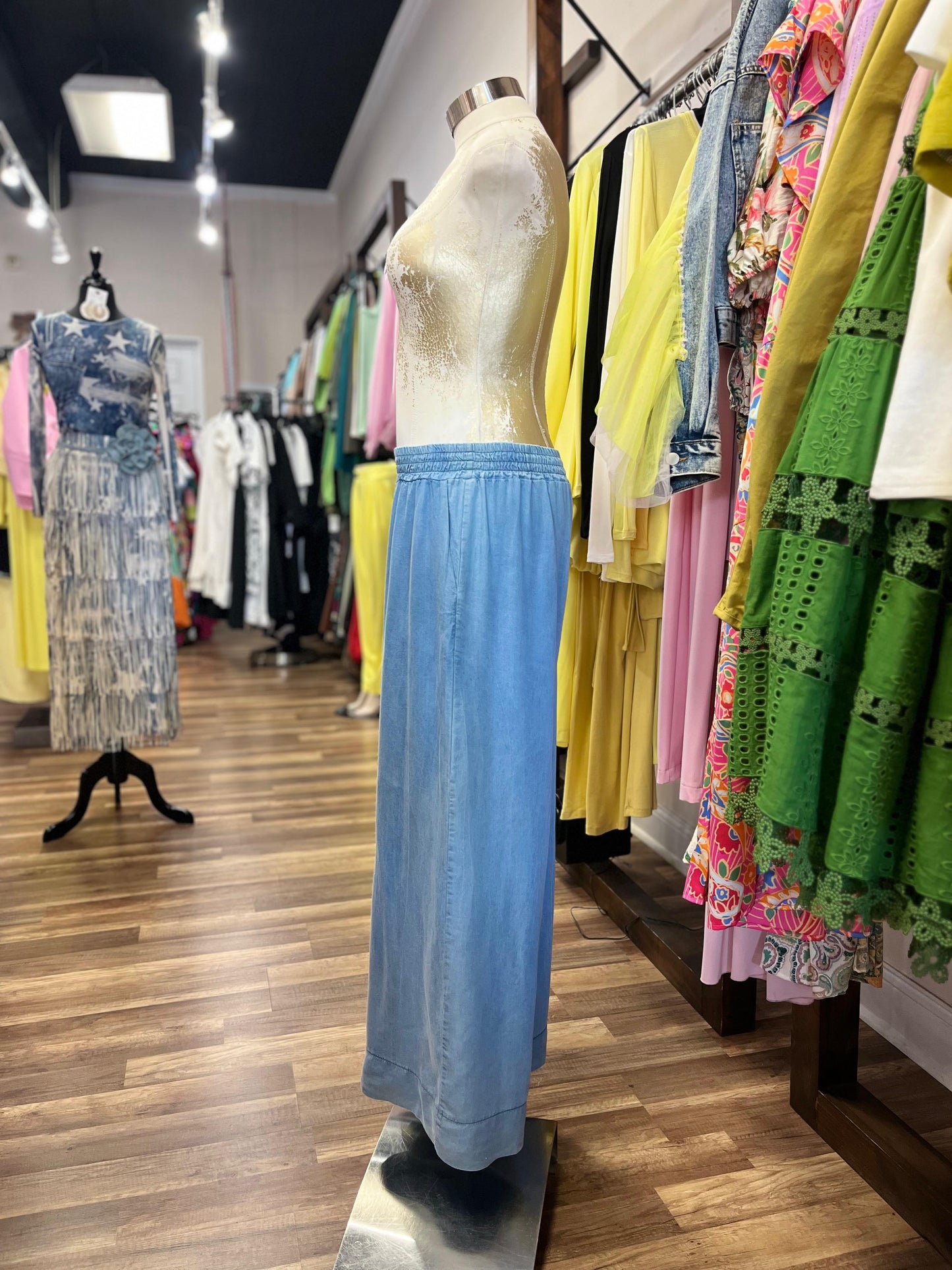Light-Colored Wide-Legged Jeans