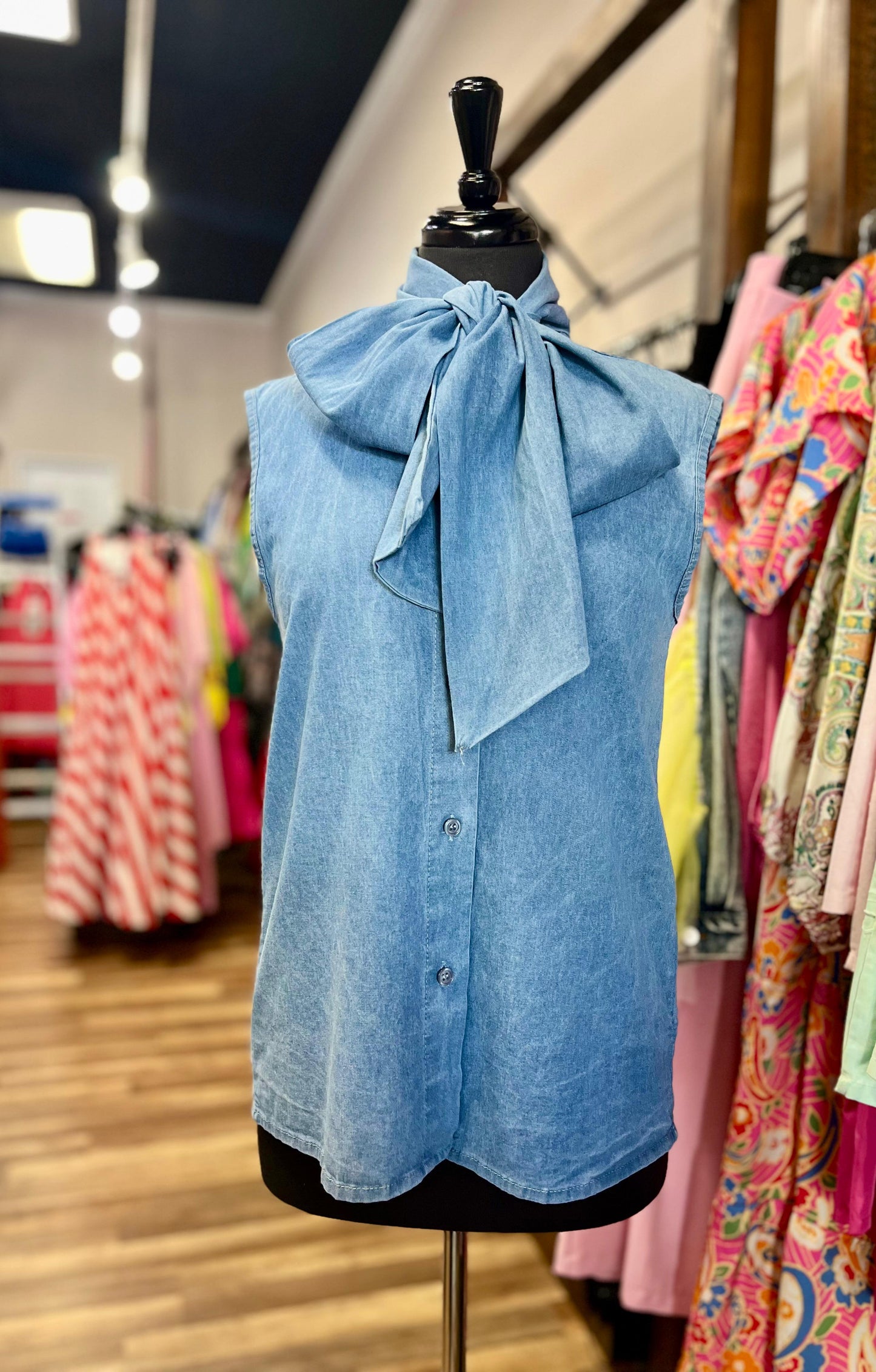 Sleeveless Bow-Neck Shirt