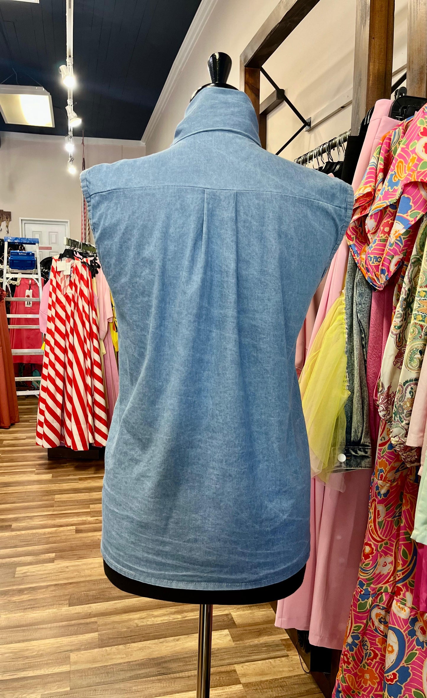 Sleeveless Bow-Neck Shirt