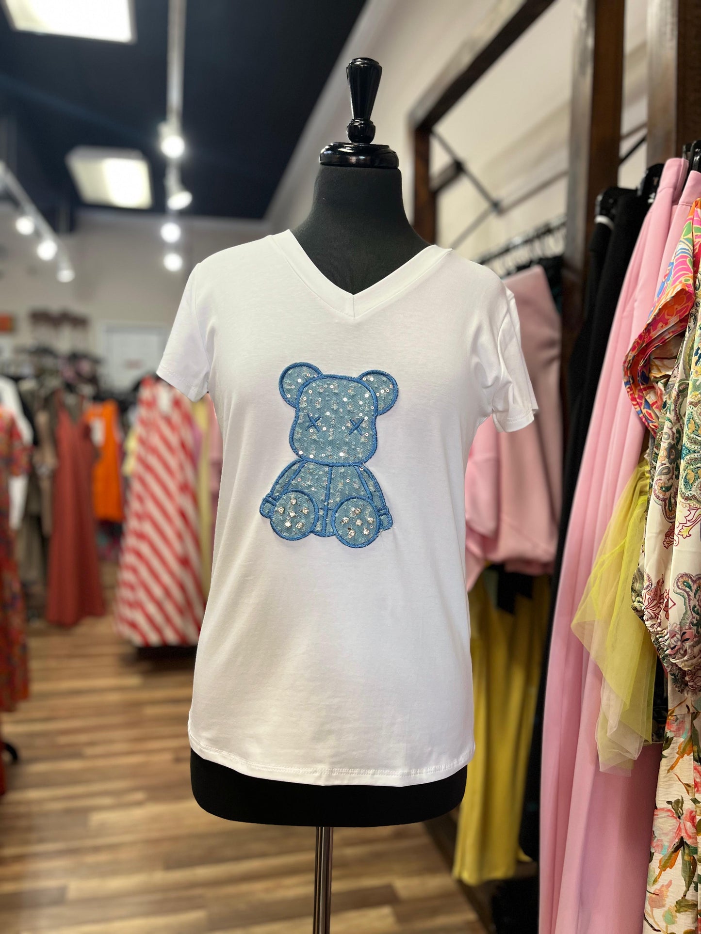 Bear T-Shirt in Jeans