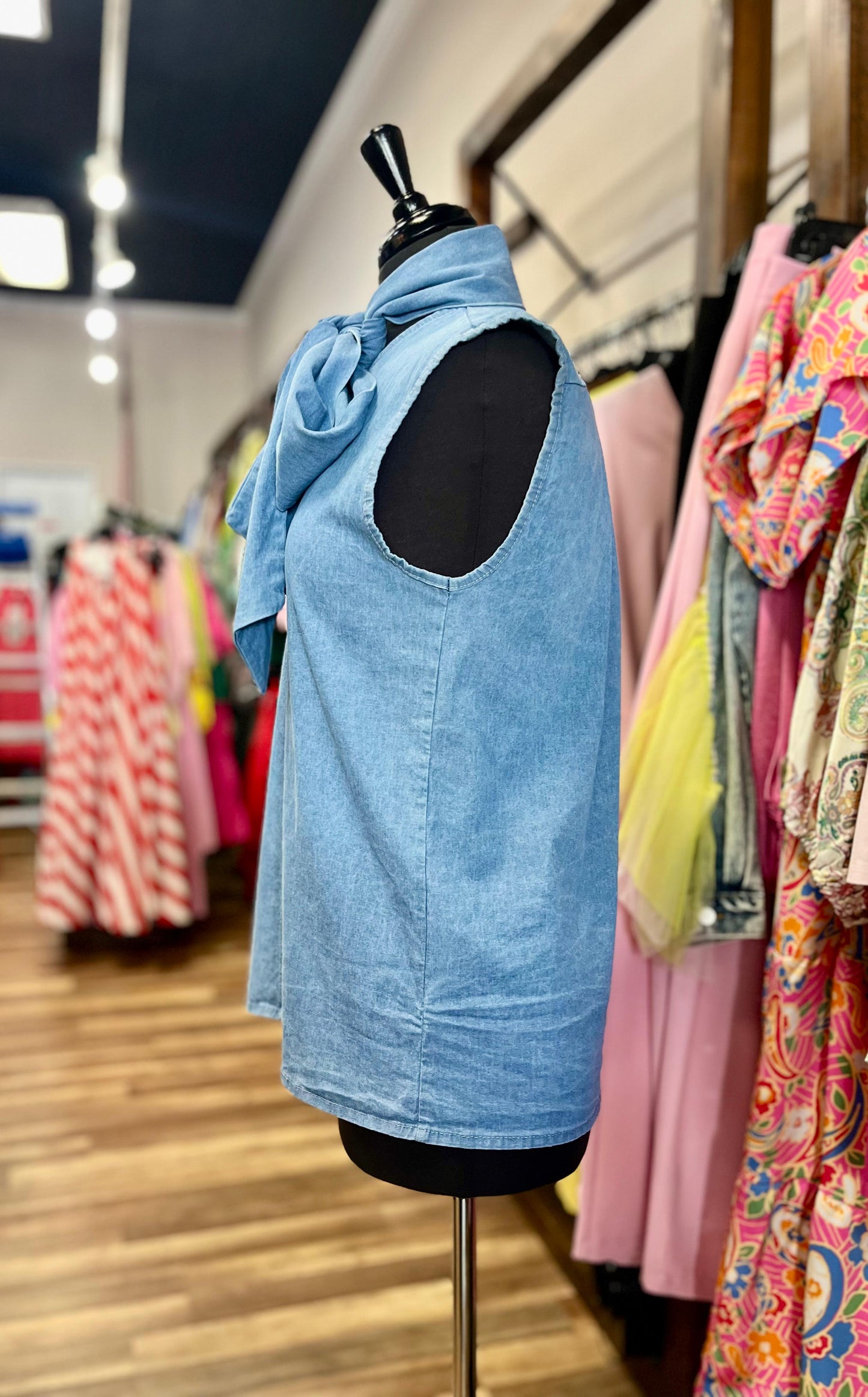 Sleeveless Bow-Neck Shirt