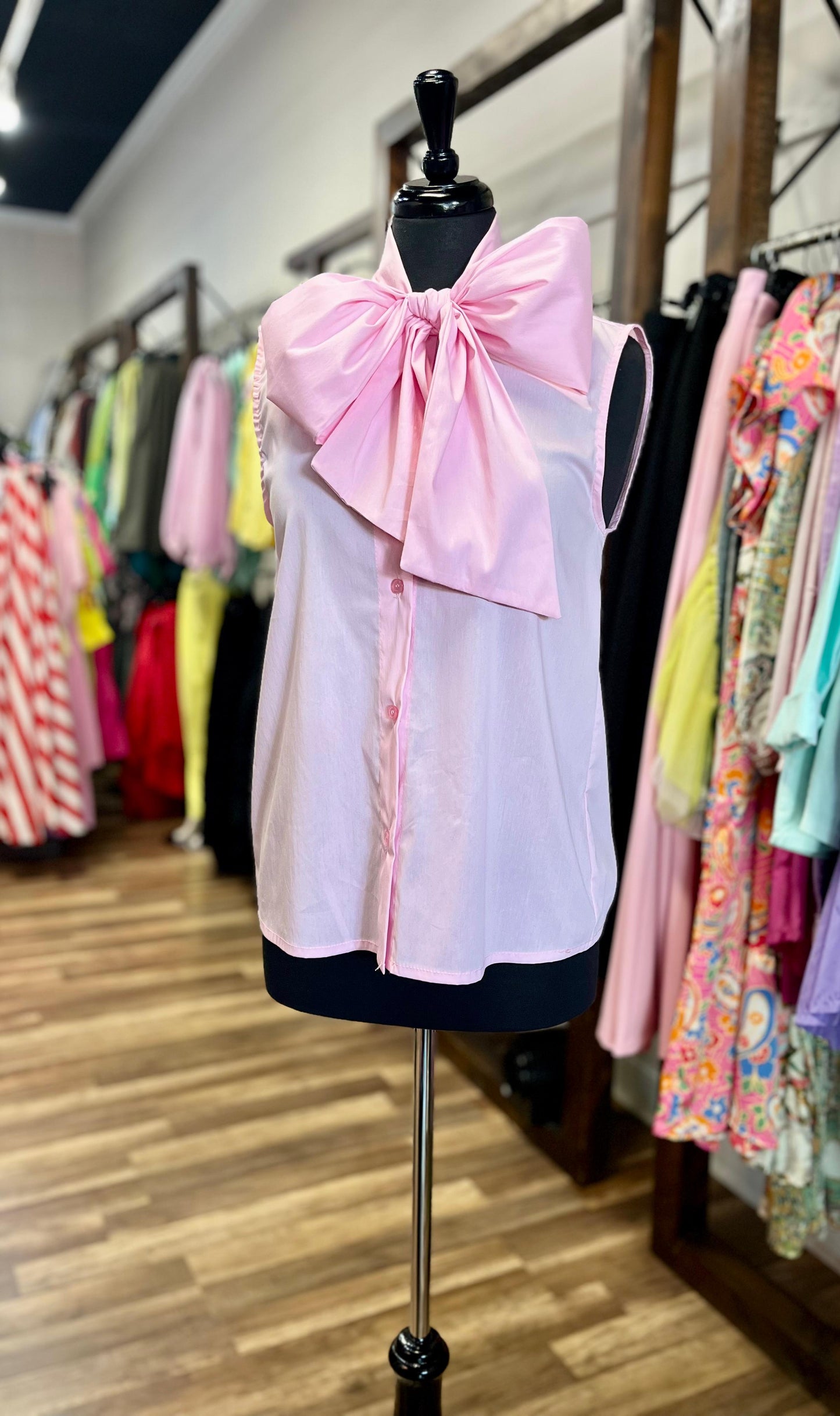 Sleeveless Bow-Neck Shirt