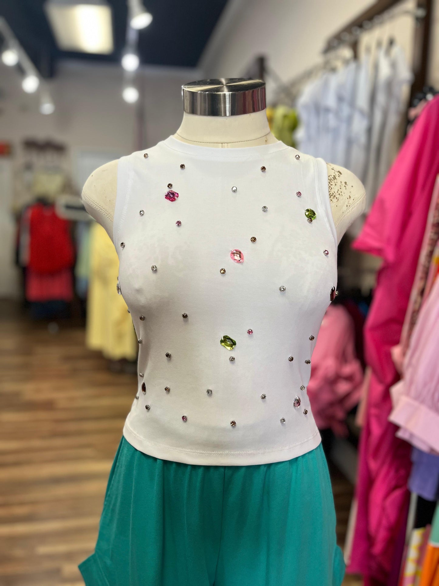 SLEEVELESS SHIRT WITH RHINESTONES