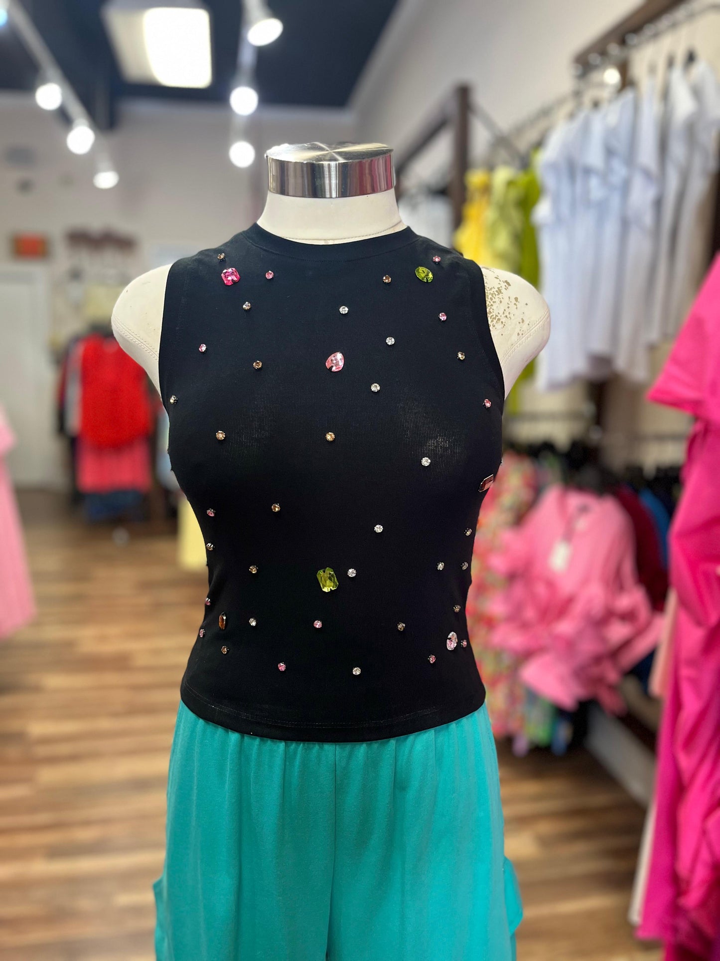 SLEEVELESS SHIRT WITH RHINESTONES