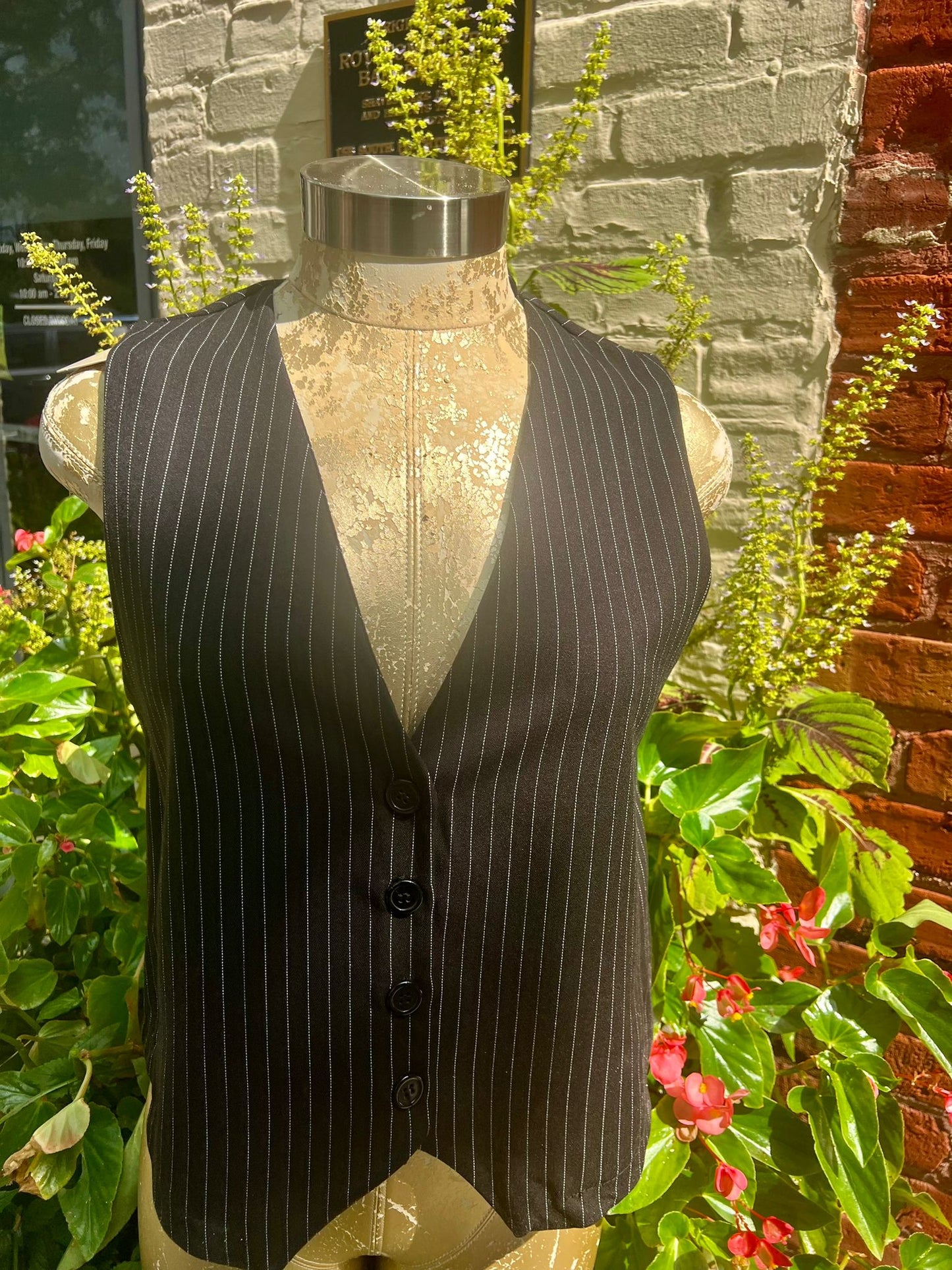 LINES VEST
