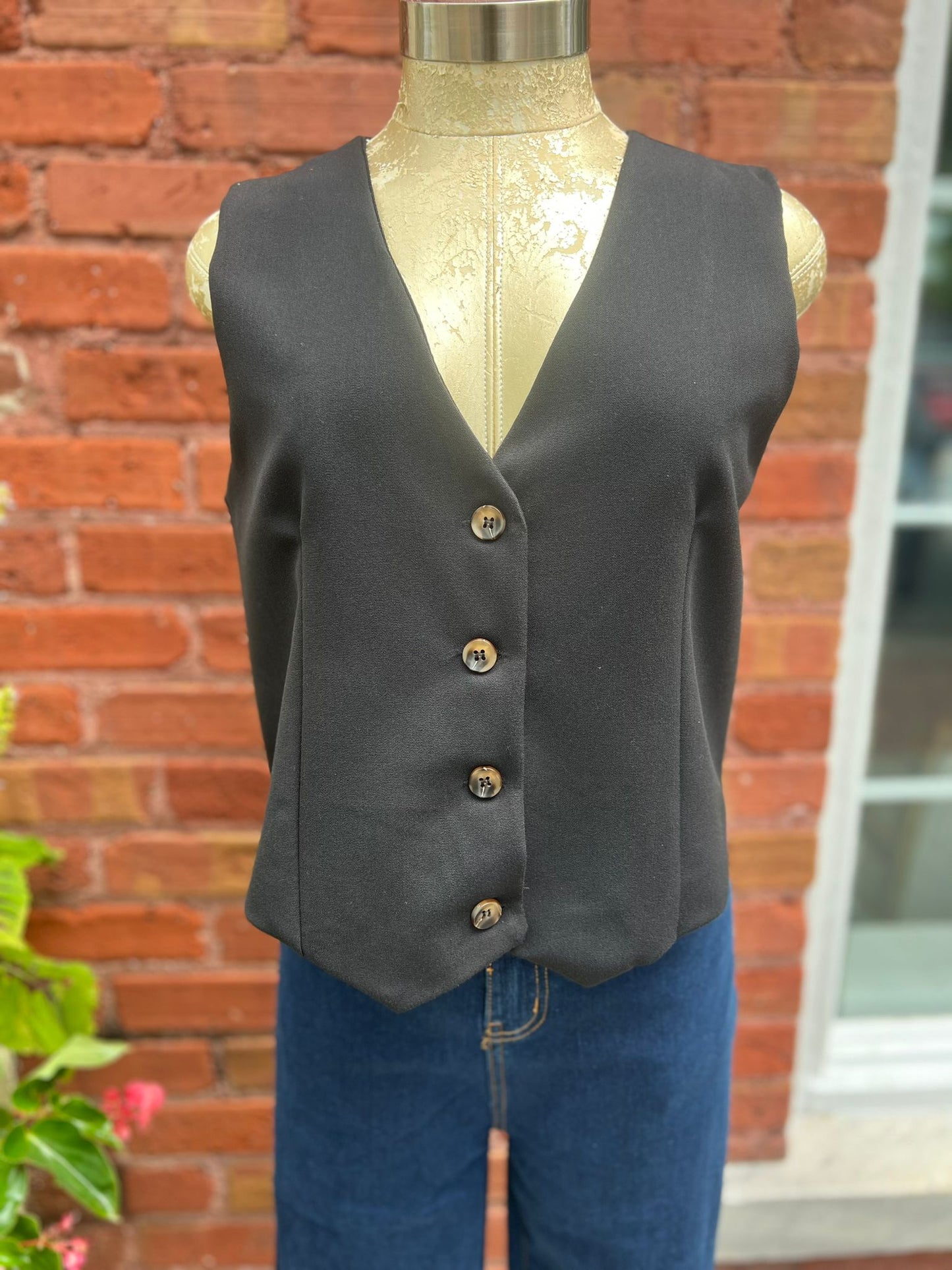 LINES VEST