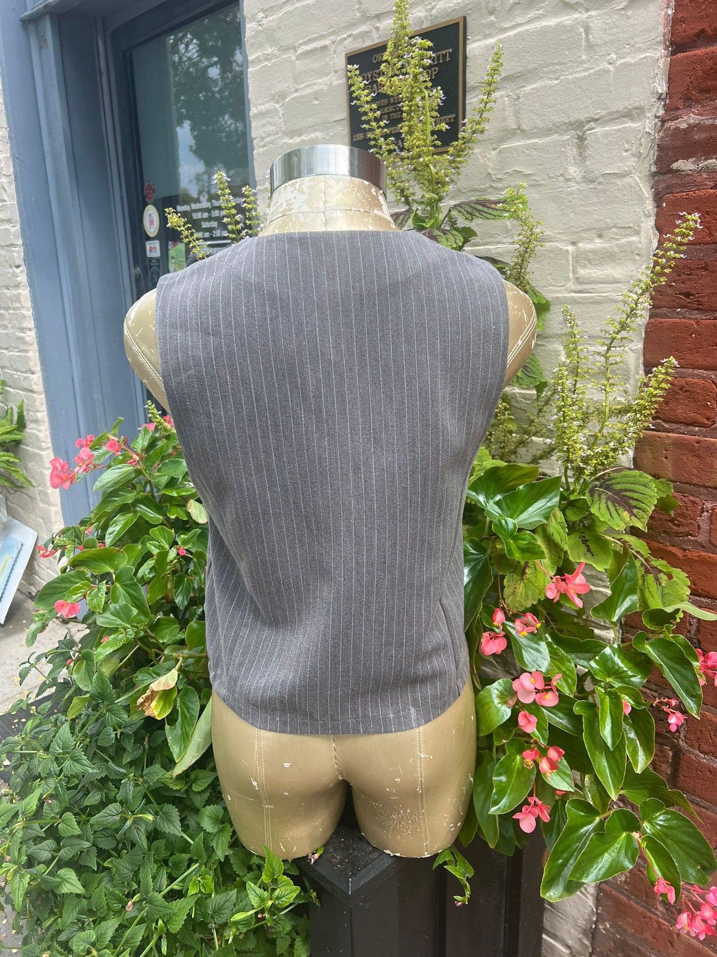 LINES VEST