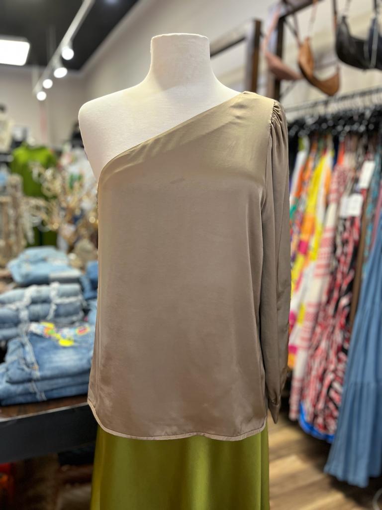 ONE SLEEVE BLOUSE