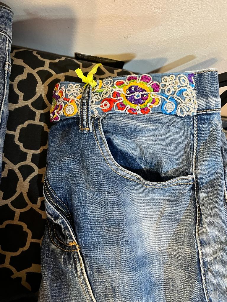 FLOWER PATTERN BLUE JEANS