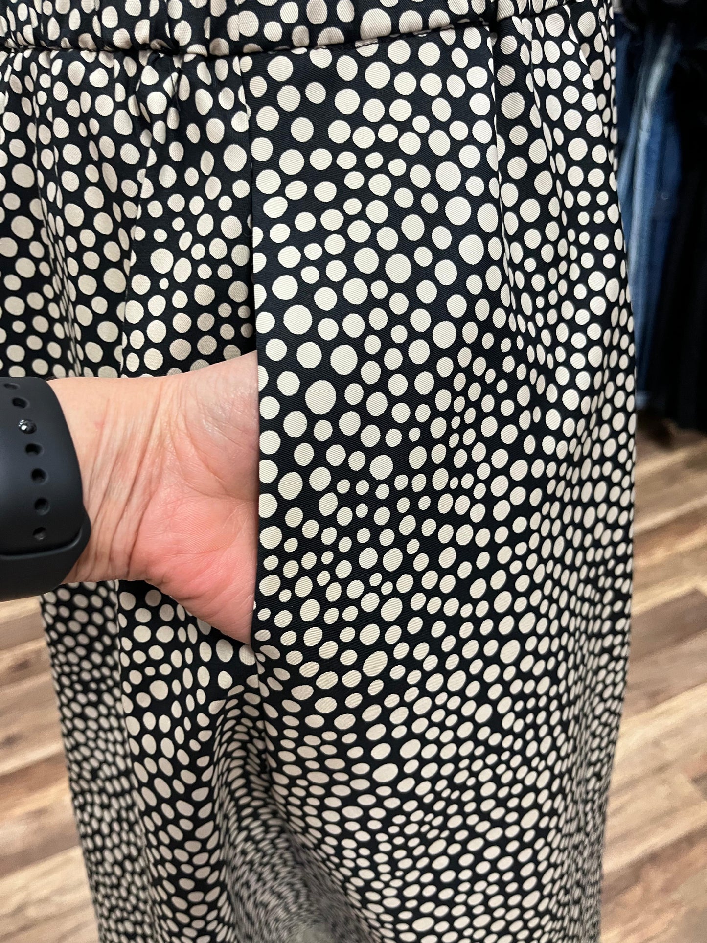 SKIRT WITH DOTS