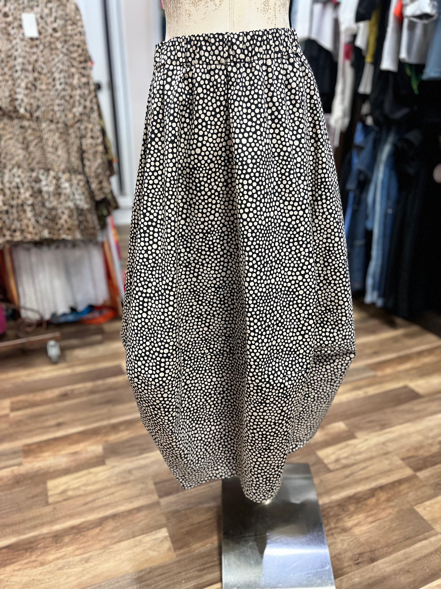 SKIRT WITH DOTS