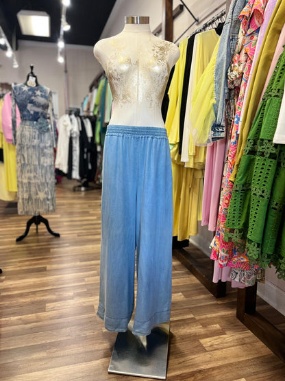 Light-Colored Wide-Legged Jeans