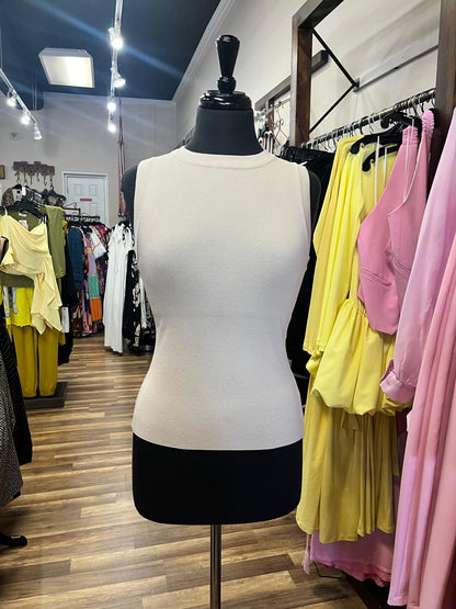 SLEEVELESS ROUND NECK TOP