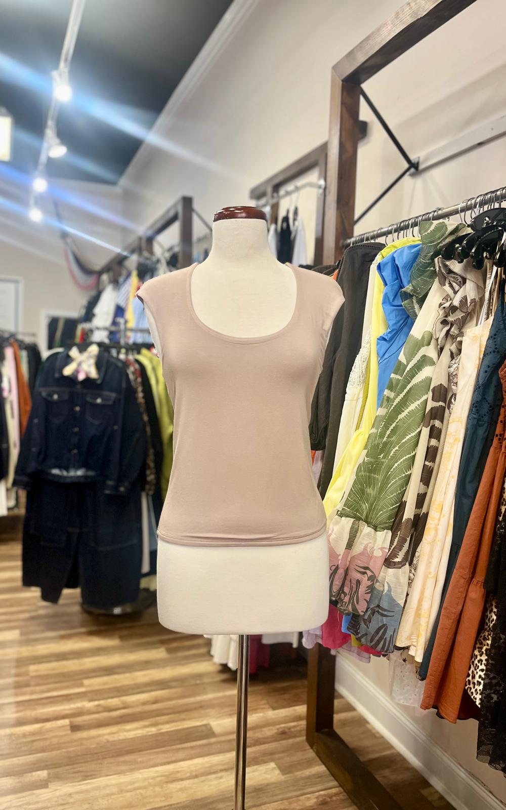 Sleeveless Scoop Neck Fitted Top