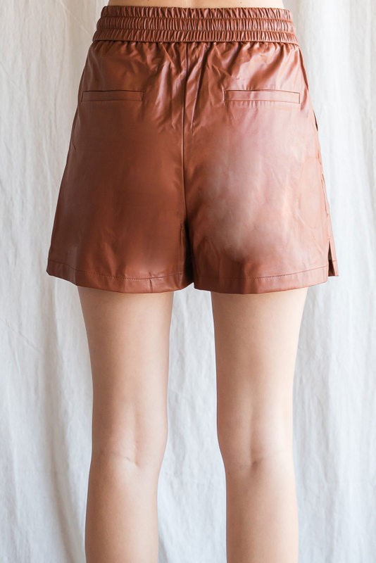 FAKE PLEATHER DRAWSTRING SHORTS