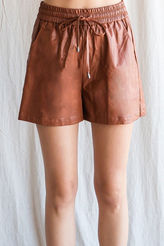 FAKE PLEATHER DRAWSTRING SHORTS