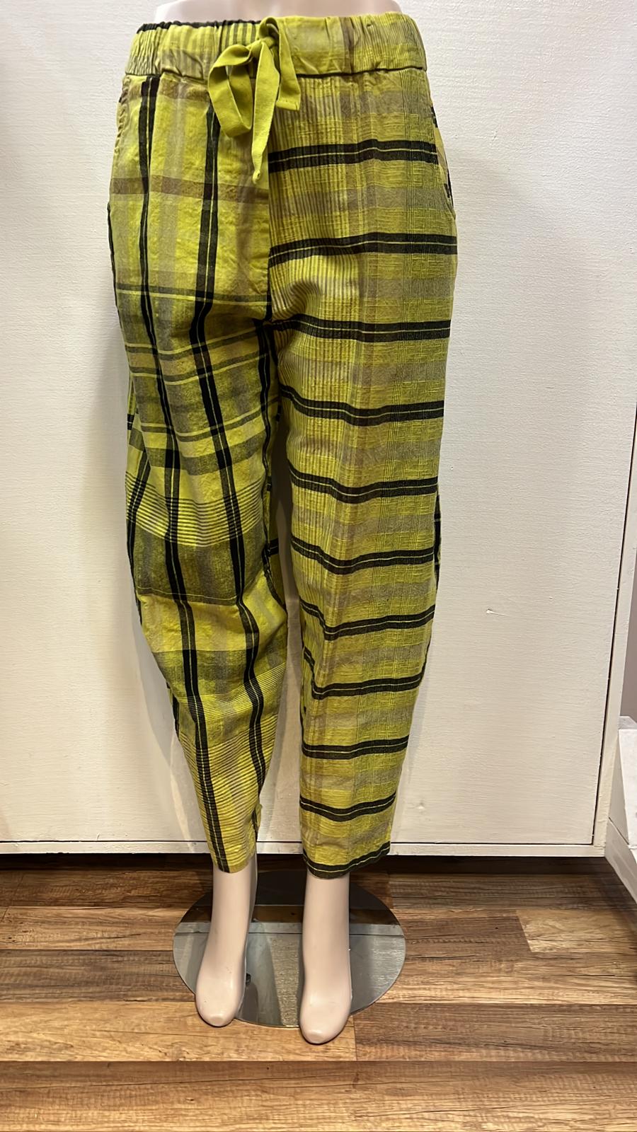 YELLOW PANTS WITH LINE PATTERN